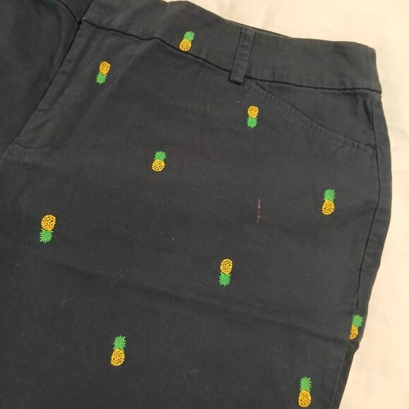 Charter Club Pant Shop/Woman size 20 Navy 10" inseam flat front PINEAPPLE shorts - Picture 6 of 9